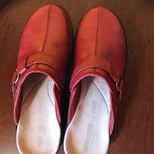 Clarks clogs
